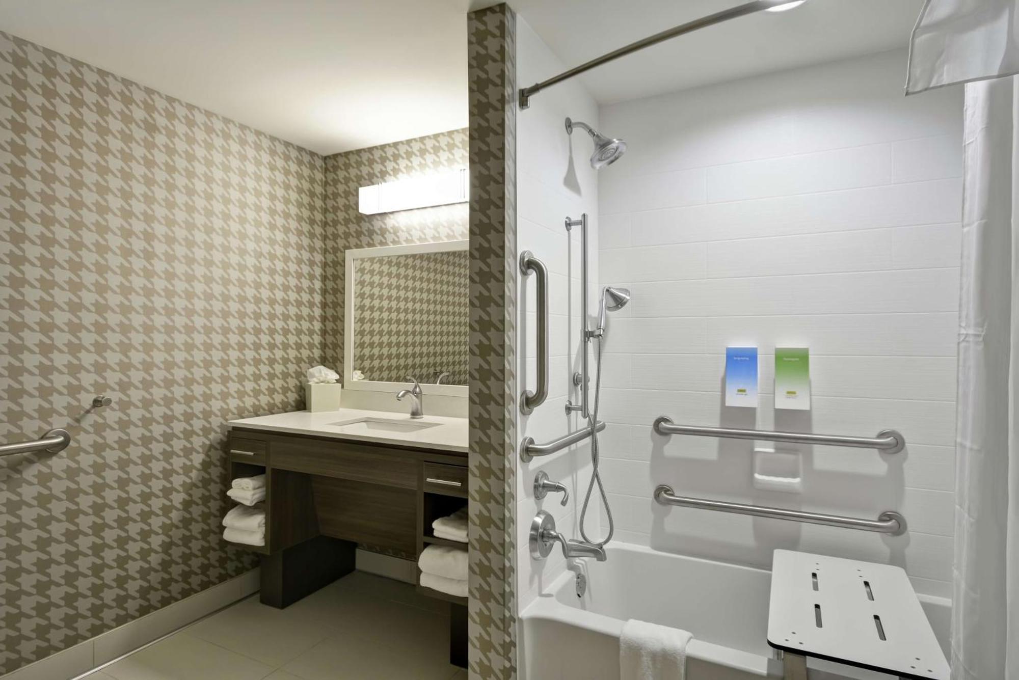 Home2 Suites By Hilton Plymouth Minneapolis Bagian luar foto